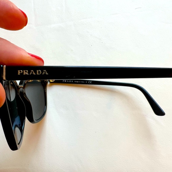 Prada sunglasses - Picture 3 of 3